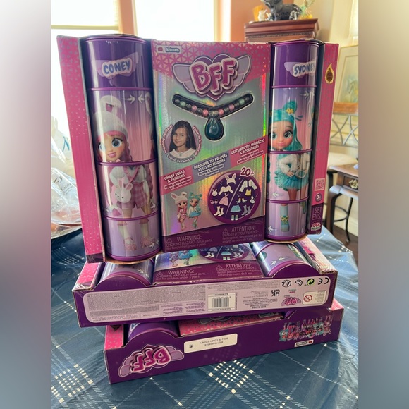 New 2022 Cry Babies BFF Coney & Sydney 8" Fashion Dolls 2-Pack - Picture 2 of 4